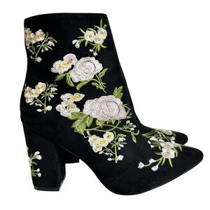 Floral Embroidered Black Ankle Boots, Size 39, faux suede, heels, like NEW